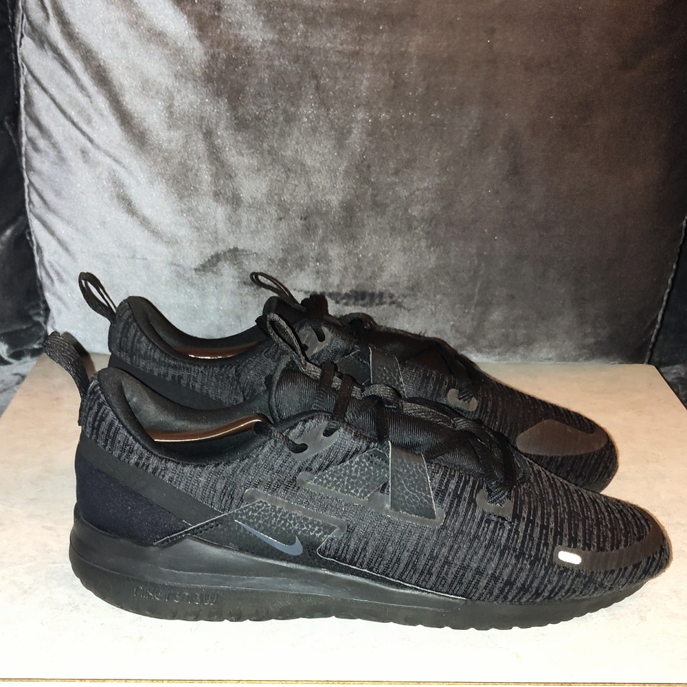 NIKE "RENEW" MEN'S LIGHT-WEIGHT MESH RUNNING SNEAKERS SIZE 12 EASY LACING SYSTEM